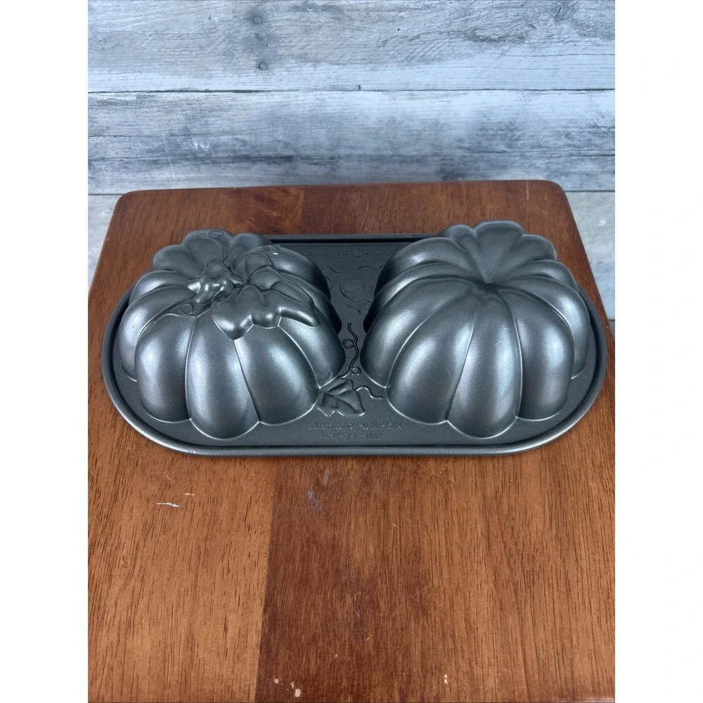 Nordic Ware Baby 3-D Pumpkin Mold Bundt Cake Pan 5 Cup